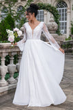 Blanc Une ligne col V manches longues plage boho robe de mariée avec dentelle appliquée