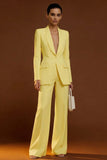 Costume d'affaires femme 2 pièces ivoire à col châle et boutonnage simple
