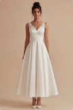 Robe de fiançailles blanche à col en V à col en V avec dentelle