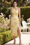 Robe midi fleurie à une épaule jaune beurre et fente