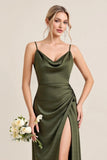 Robe de demoiselle d’honneur maxi en satin olive avec fente