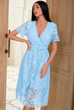 V Neck Mid Length Light Blue Lace Party Dress avec bouton