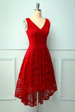 Robe asymétrique en dentelle rouge foncé