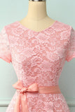 Robe en dentelle rose à manches courtes