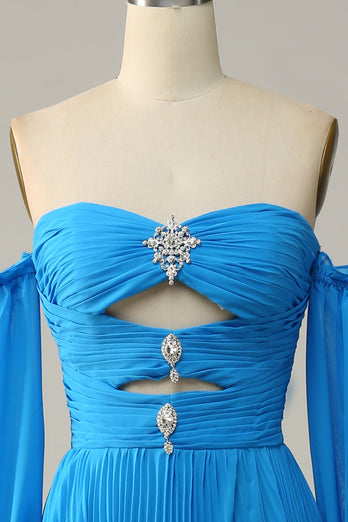 Une ligne de la robe de Soirée longue bleue à l’épaule avec perles