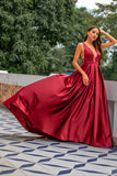 Robe de bal en satin bordeaux