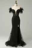 Robe de soirée de sirène noire à l’épaule avec plumes