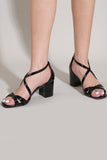 Sandales noires à talons blocs et brides croisées