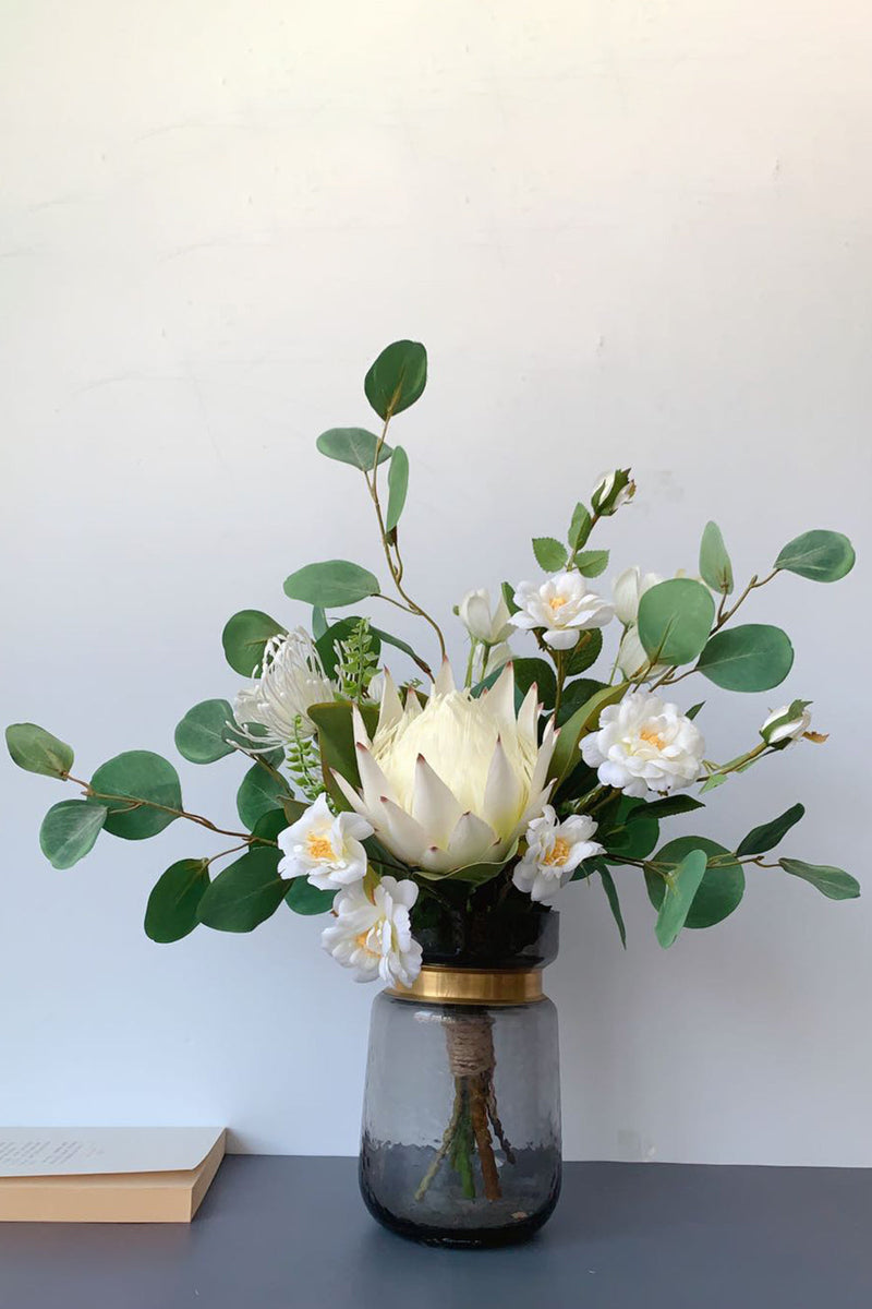Charger l&#39;image dans la galerie, Mori Blanc Main Tenant Bouquet de Fleurs