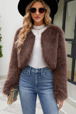 Manteau croqué en fausse fourrure en shearling à l’avant ouvert