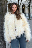 Manteau blanc en fausse fourrure shearling à l’avant ouvert