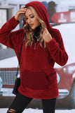 Sweat-shirt à capuche en molleton rouge avec poche avant