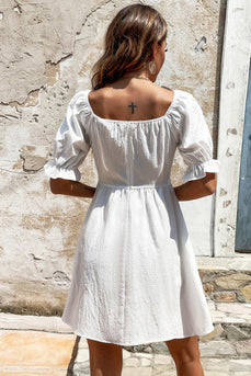 Mini robe d'été à col carré blanc à manches courtes