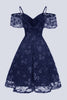 Charger l&#39;image dans la galerie, Une ligne de la robe en dentelle Blush à l’épaule