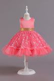 Une ligne Robe de soirée fille rose à col bijou avec Appliques