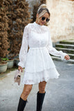 Manches longues blanches A-line Robe courte décontractée avec appliques