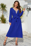 Robe décontractée noire à col V avec ceinture