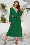 Robe décontractée noire à col V avec ceinture