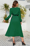 Robe décontractée noire à col V avec ceinture