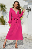 Robe décontractée noire à col V avec ceinture
