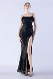 Robe formelle à paillettes à bretelles spaghetti noires avec plumes