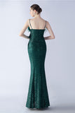 Robe formelle à paillettes à bretelles spaghetti noires avec plumes