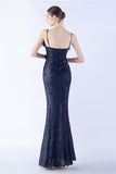 Robe formelle à paillettes à bretelles spaghetti noires avec plumes