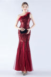 Robe de soirée en maille et perles sirène bordeaux avec plumes