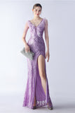 Robe de soirée lilas sirène col V paillettes et plumes d’autruche perlées avec fente