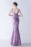 Robe de soirée lilas sirène col V paillettes et plumes d’autruche perlées avec fente