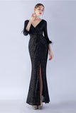 Robe formelle fourreau à demi-manches à col en V à paillettes bleu marine avec plume