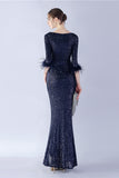 Robe formelle fourreau à demi-manches à col en V à paillettes bleu marine avec plume
