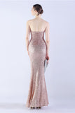 Robe de cérémonie fourreau sans bretelles à sequins vert foncé avec plume