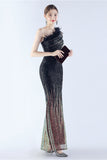 Robe de soirée à une épaule à une épaule en plumes moulées perlées noires scintillantes avec fente