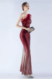 Robe de soirée à une épaule à une épaule en plumes moulées perlées noires scintillantes avec fente