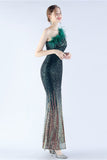 Robe de soirée à une épaule à une épaule en plumes moulées perlées noires scintillantes avec fente