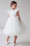 Robe de fille d’honneur en tulle sans manches à col rond blanc une ligne