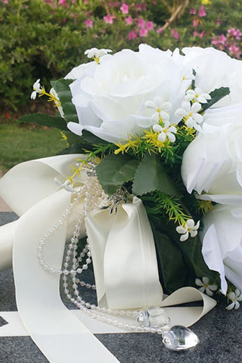 Bouquet de demoiselle d’honneur rose blanche