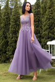 Une ligne V Col Violet Longue Robe de Bal avec Appliques