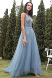 Robe de bal bleue longue ligne avec appliques