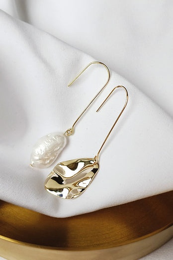 Boucles d’oreilles asymétriques en perle de forme baroque naturelle
