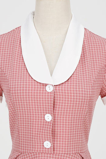Une robe vintage Line V Neck Blush avec bouton