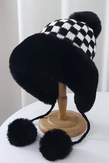 Chapeau tricoté à carreaux noirs