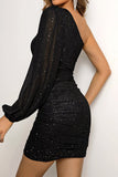Robe de cocktail noire à une épaule étincelante