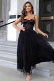 Sangles Spaghetti Noires Une Ligne Tulle Open Back Robe de bal longue