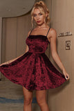 Robe de soirée courte noire à bretelles spaghetti trapèze