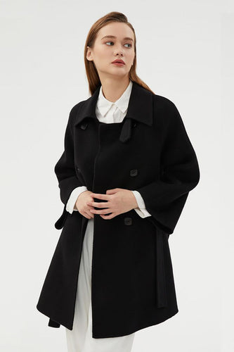 Manteau noir en laine à double boutonnage avec poches