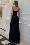 Robe de soirée longue froncée à bretelles spaghetti noires avec fente