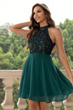 Robe courte de vacances à paillettes scintillantes vert foncé dos nu