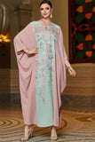 Caftan long vert blush à fleurs et manches chauve-souris